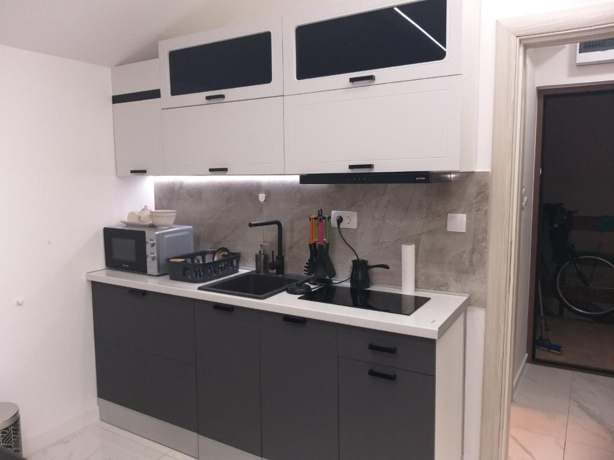 Apartment 033